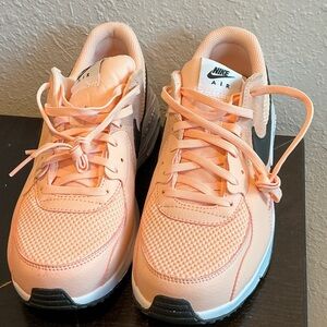 Women Nike Air Max Salmon Size 8.5